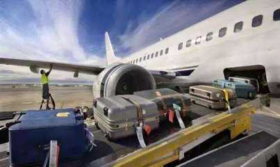 請問坐飛機,辦理托運行李 是先過了安檢在托運,還是無需安檢直接托運謝謝